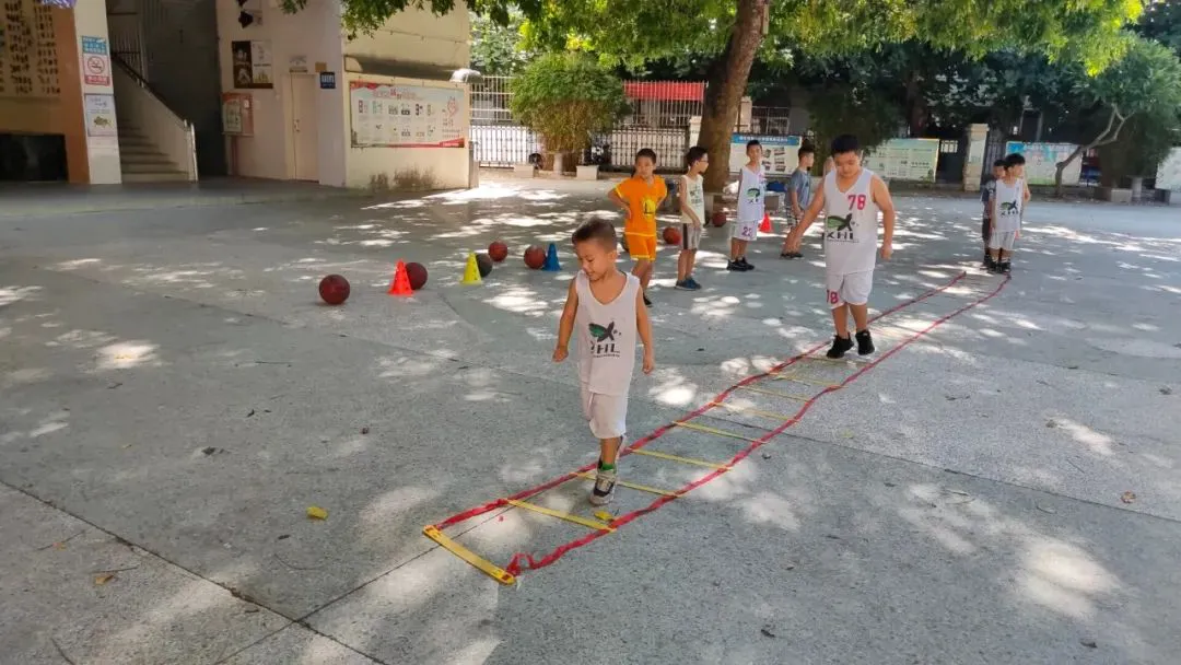儿童如何在游戏中学习篮球技术_1